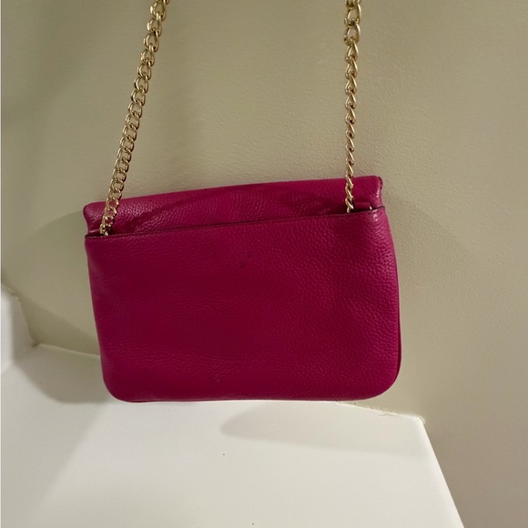 Michael Kors Fuchsia Leather Shoulder Bag with Gold Chain - Picture 6 of 7